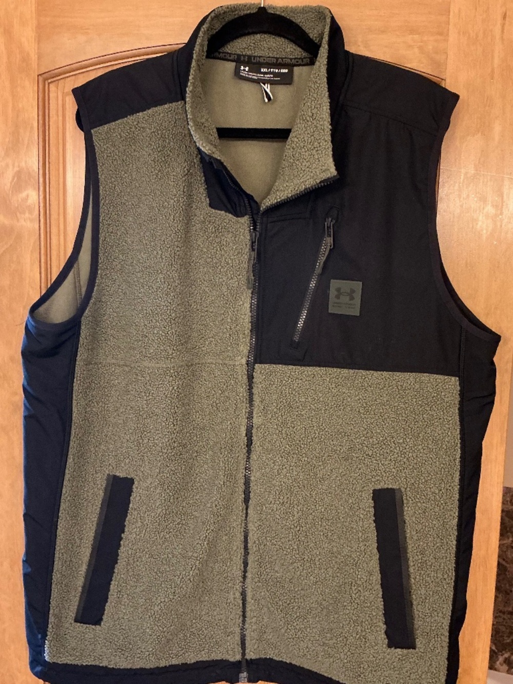 Like New Men’s Under Armour Vest xxl